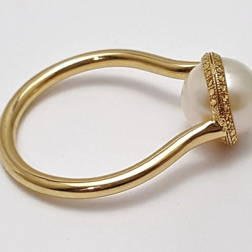 Beautiful 18K Karat Yellow Gold Designer Diamond Cut Pearl Ring - Size 10
